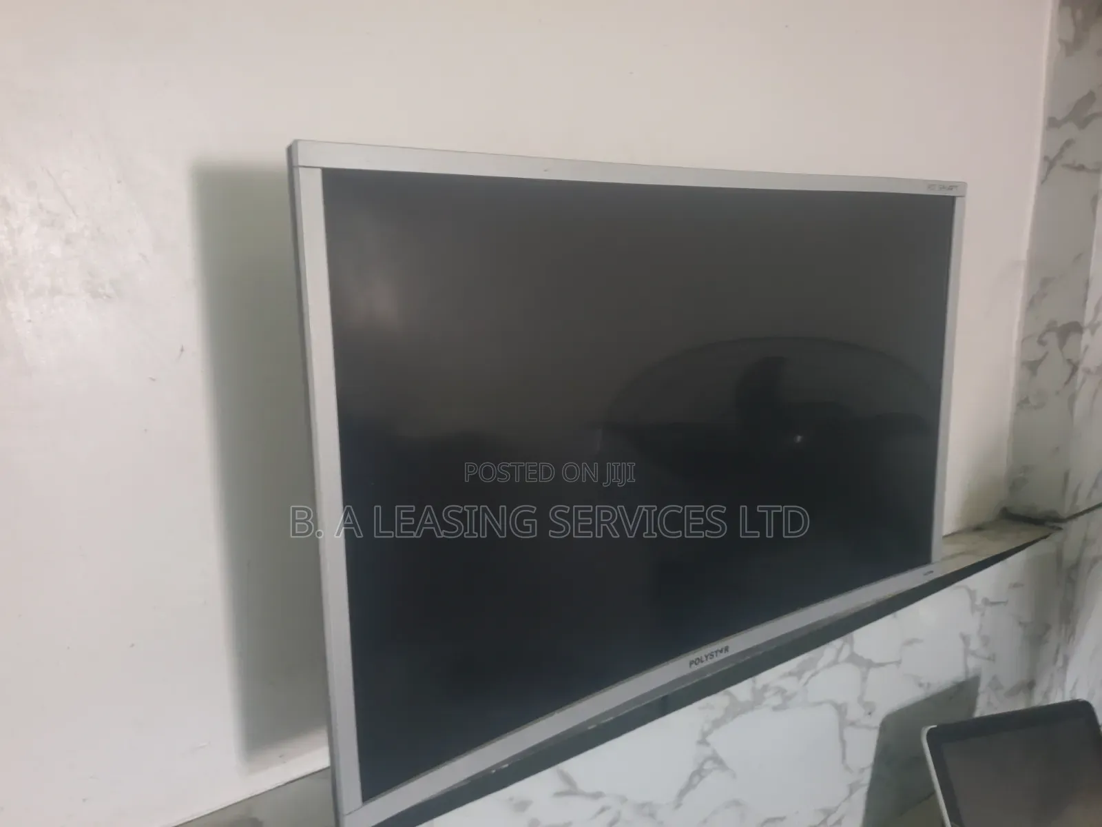 32" Polystar Curve HD Smart TV