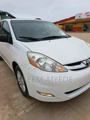 Toyota Sienna XLE Limited FWD 2009 White