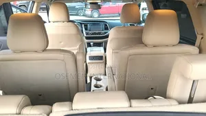 Toyota Highlander 2019 Blue