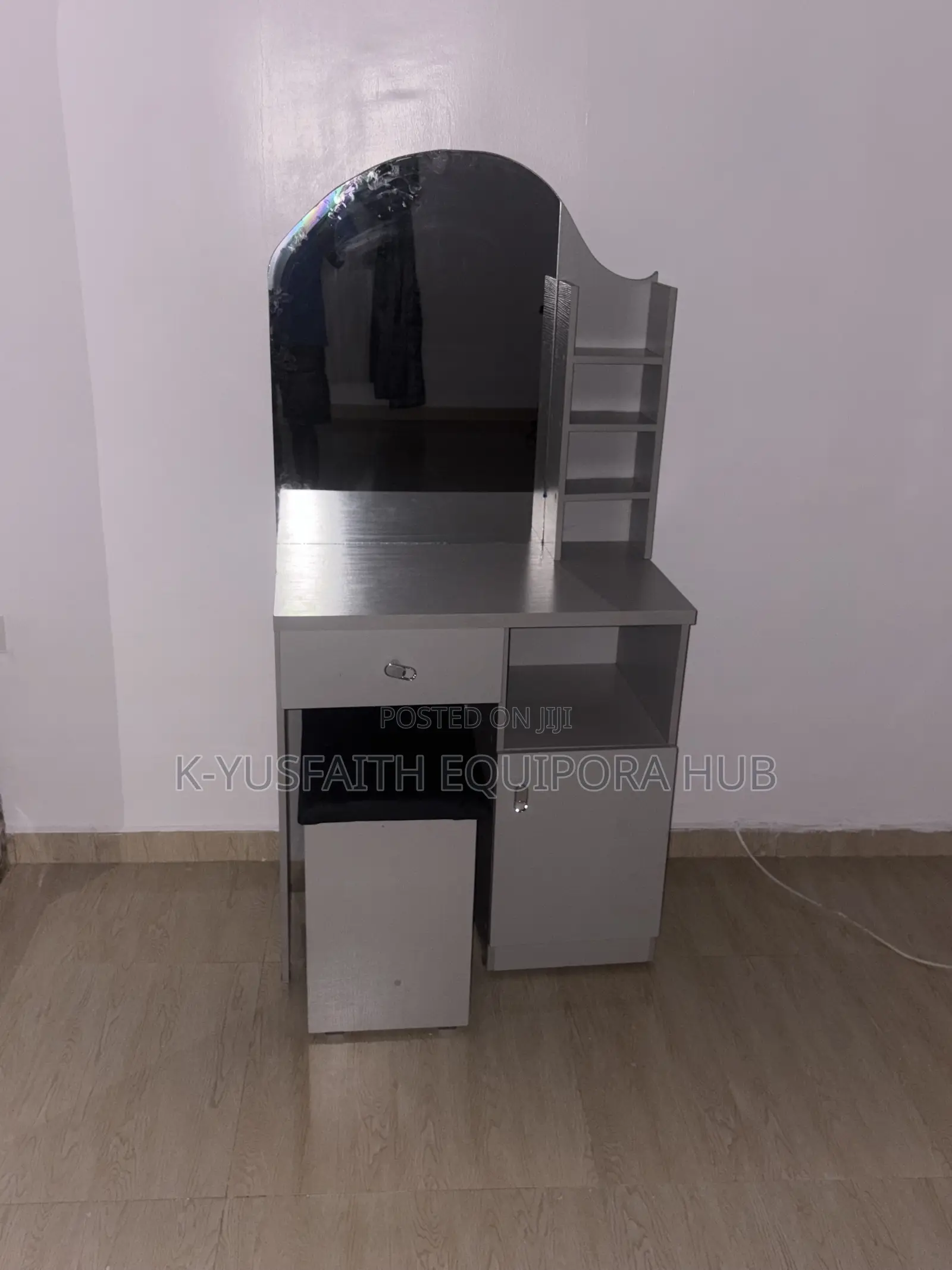 Mirror Stand