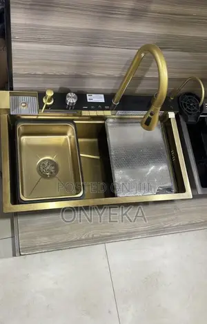 Complete Kitchen Sink With the Faucet