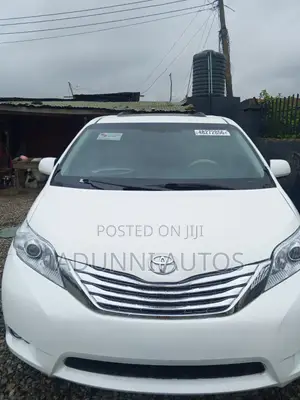 Toyota Sienna 2011 White