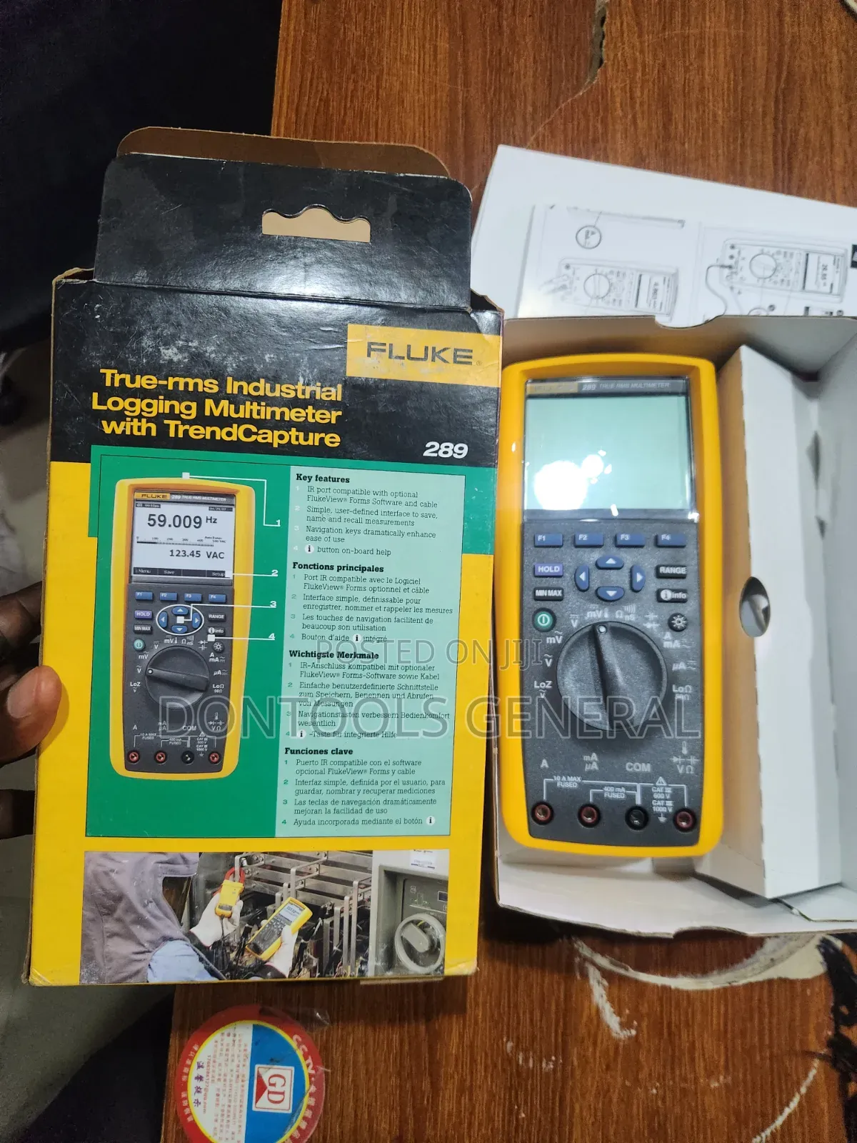 FLUKE 299 True-RMS Digital Multimeter With Built-in Thermome