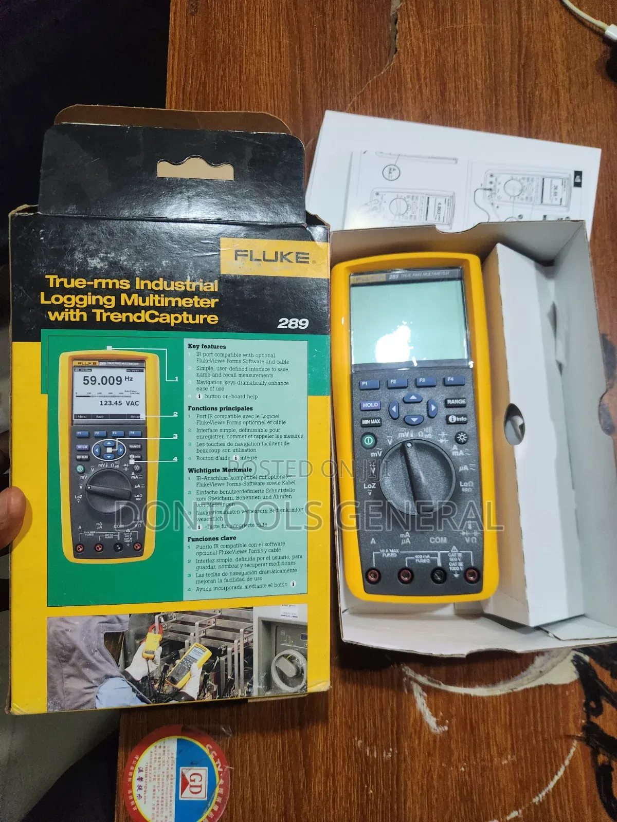 FLUKE 299 True-RMS Digital Multimeter With Built-in Thermome