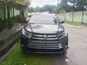 Toyota Highlander XLE V6 4x2 (3.5L 6cyl 6A) 2016 Gray