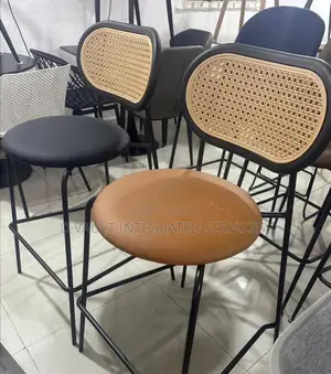 Bar Stool / Modern Bar Chair