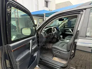 Toyota Land Cruiser 5.7 V8 VX-S 2016 Black