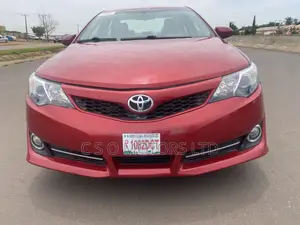 Toyota Camry SE 4dr Sedan (2.5L 4cyl 6A) 2013 Red