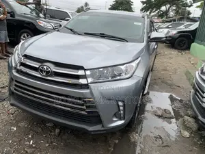 Toyota Highlander XLE V6 4x4 (3.5L 6cyl 6A) 2016 Silver