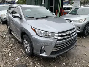 Toyota Highlander XLE V6 4x4 (3.5L 6cyl 6A) 2016 Silver