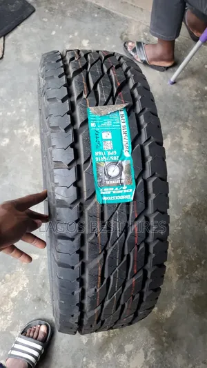 Bridgestone Dueler a/T 697 – 285/75r Made in Japan