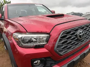 Toyota Tacoma 2022 Red