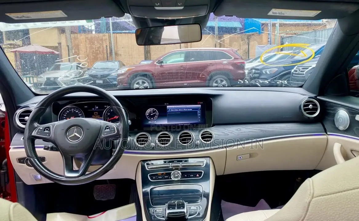 Mercedes-Benz E300 2017 Red