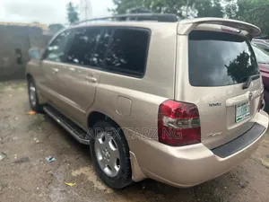Toyota Highlander 2004 Gold