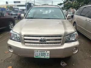 Toyota Highlander 2004 Gold