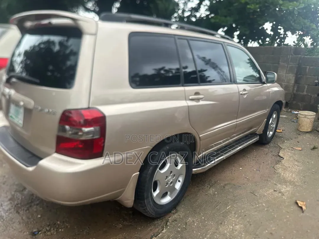 Toyota Highlander 2004 Gold