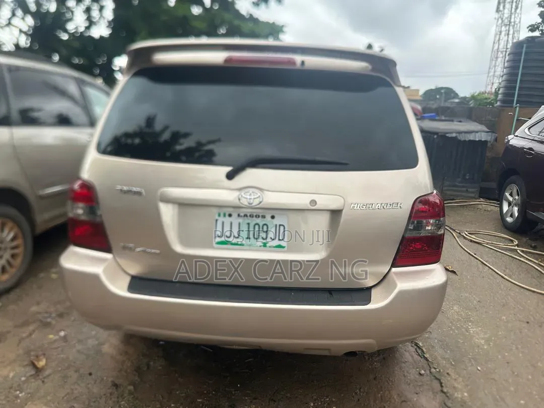 Toyota Highlander 2004 Gold