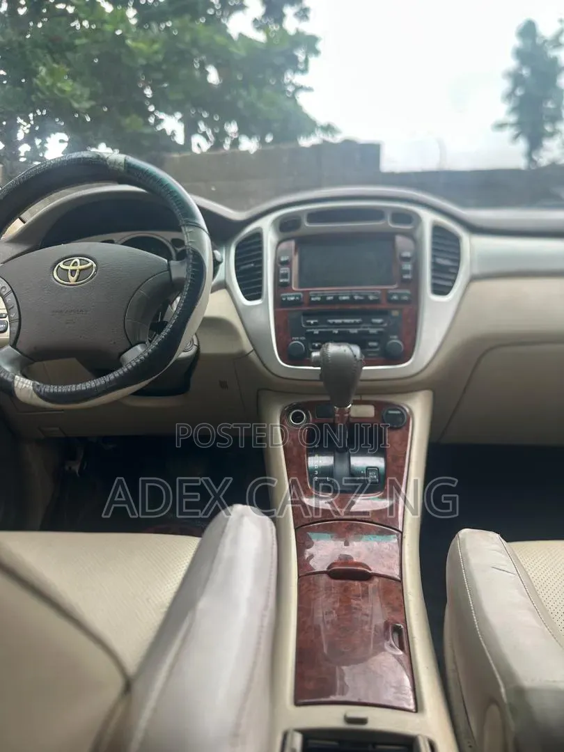 Toyota Highlander 2004 Gold
