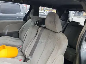 Toyota Sienna 2011 Silver