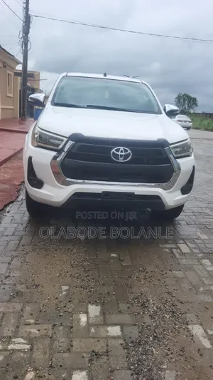 Toyota Hilux 2019 White