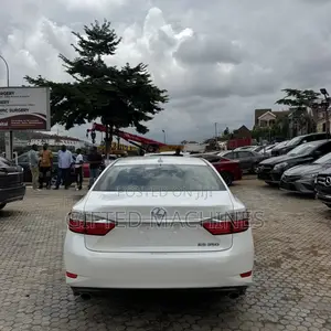 Lexus ES 2013 White
