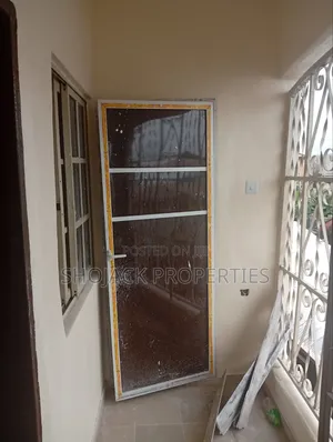 1bdrm Block of Flats in No. 83 Chinda Road,, Diobu Mile 4 for sale