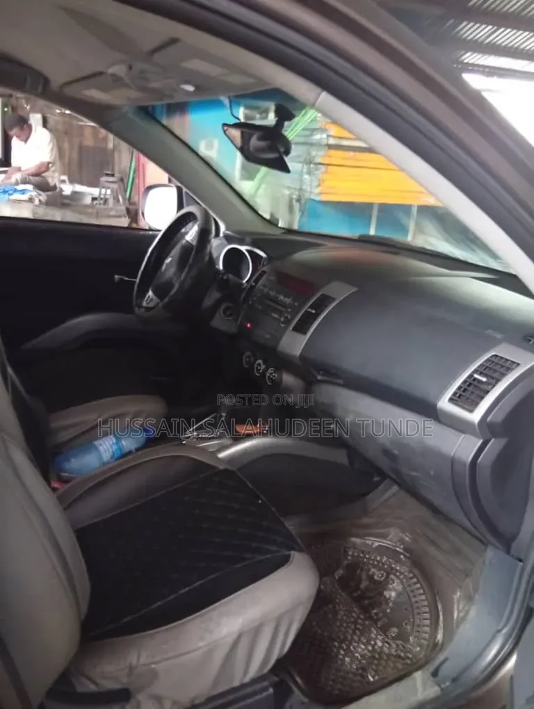 Mitsubishi Outlander 2010 Gray
