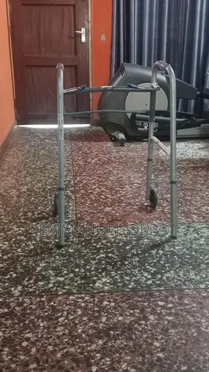 Adjustable Hand Walker