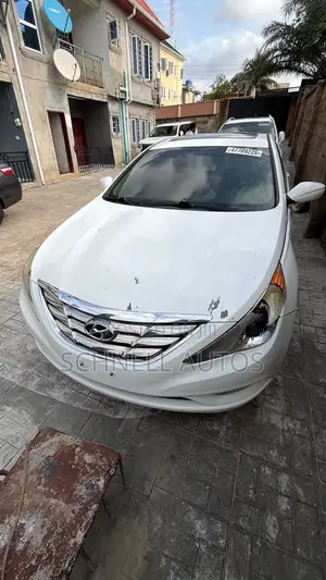Hyundai Sonata GLS Sedan FWD (2.4L 4cyl 6A) 2013 White