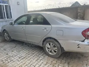 Toyota Camry LE 4dr Sedan (2.4L 4cyl 4A) 2004 Gray