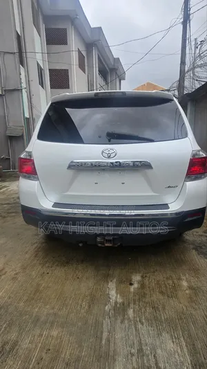 Toyota Highlander Limited 2011 White