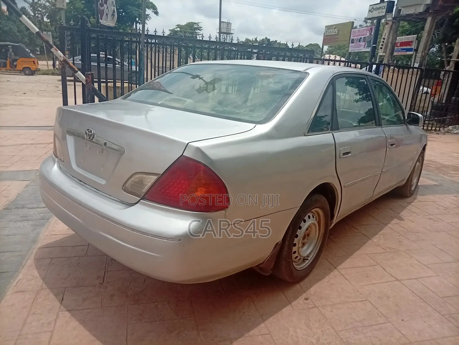 Toyota Avalon 2000 Silver