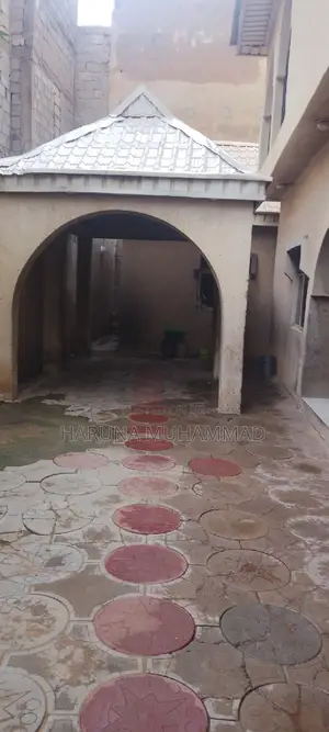 7bdrm House in Kano, Gwale for sale