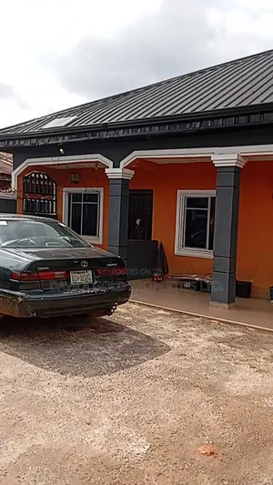11bdrm Bungalow in Benin City for sale