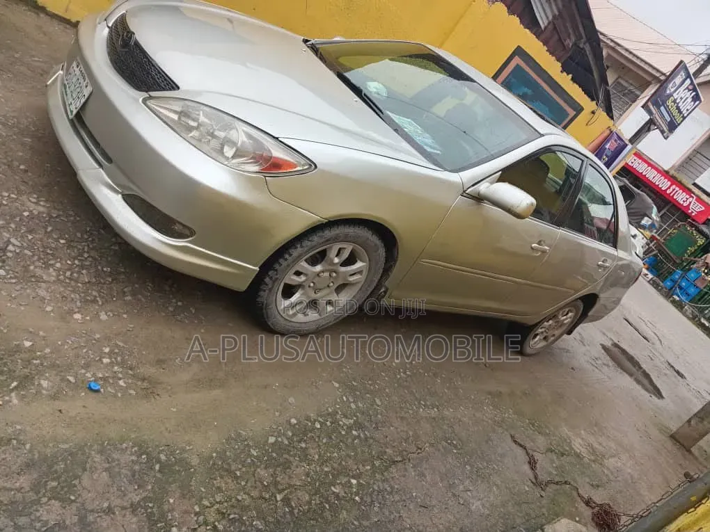 Toyota Camry 2004 Silver
