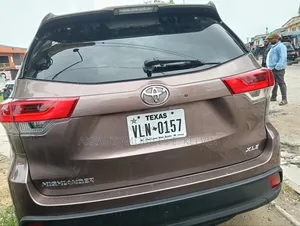 Toyota Highlander 2017 Brown