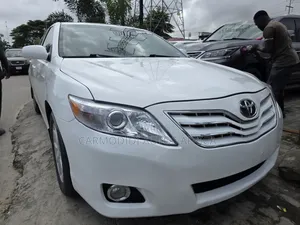 Toyota Camry XLE V6 4dr Sedan (3.5L 6cyl 6AM) 2010 White
