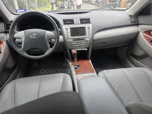 Toyota Camry XLE V6 4dr Sedan (3.5L 6cyl 6AM) 2010 White