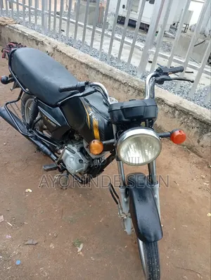 TVS HLX Plus ES 2023 Black