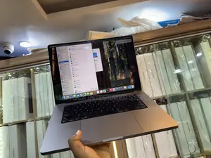 Laptop Apple MacBook Pro 2021 M1 Max 32GB Apple M1 Max SSD 1T