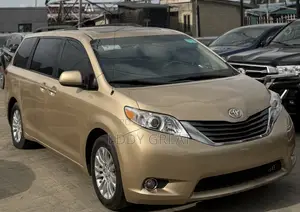Toyota Sienna XLE 7-Passenger 4dr Minivan AWD (3.5L 6cyl 6A) 2014 Gold