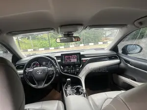 Toyota Camry SE 2021 Gray