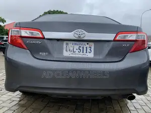 Toyota Camry XLE 4dr Sedan (2.5L 4cyl 6A) 2013 Gray