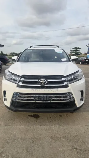 Toyota Highlander XLE 4x2 V6 (3.5L 6cyl 8A) 2018 White