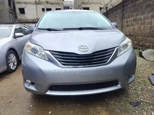 Toyota Sienna 2012 Silver