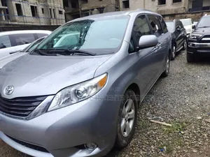 Toyota Sienna 2012 Silver