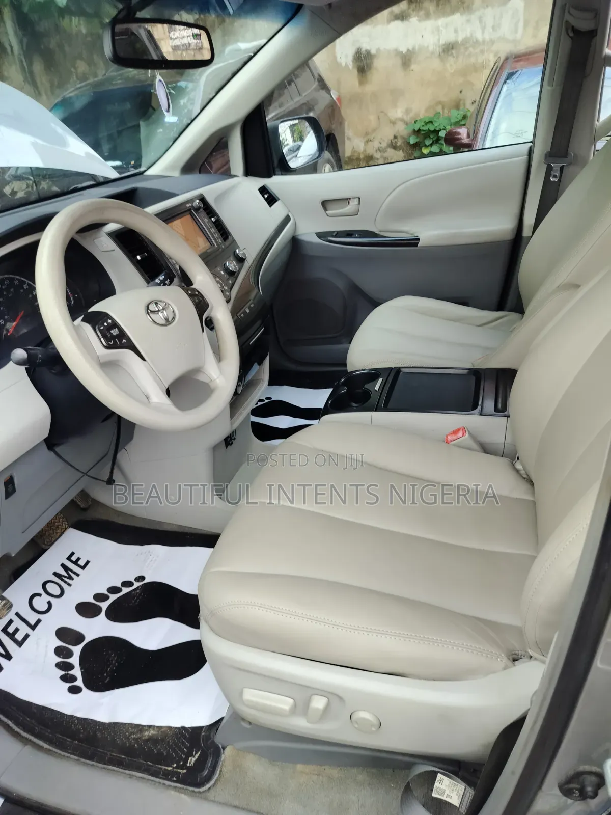 Toyota Sienna 2012 Silver