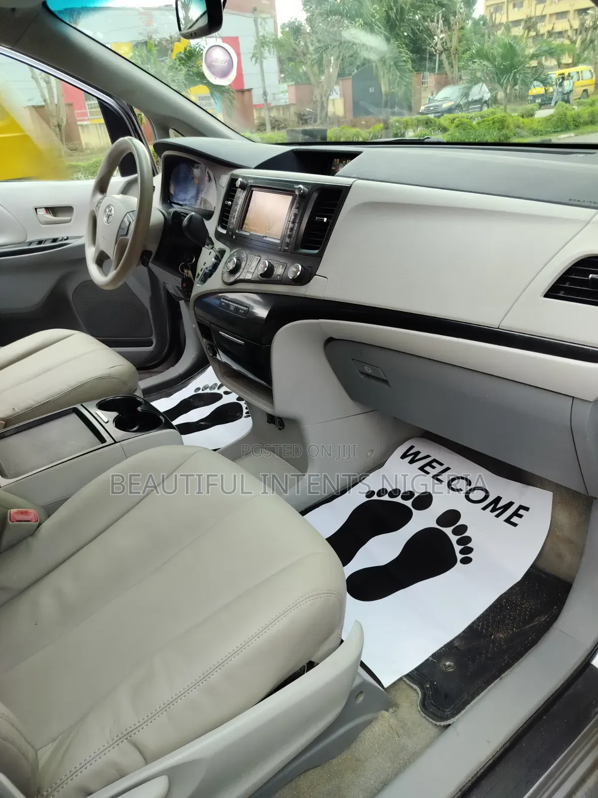 Toyota Sienna 2012 Silver