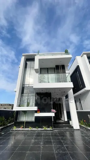5bdrm Duplex in Ologolo for sale