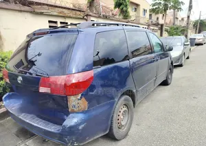 Toyota Sienna 2005 Blue